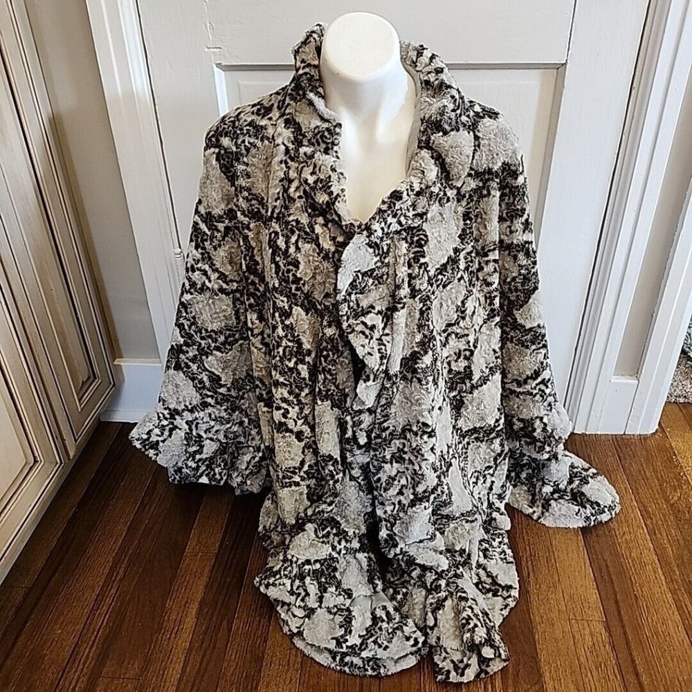 Black White Faux Fur Throw Cape Blanket Animal Print Adrienne Landau